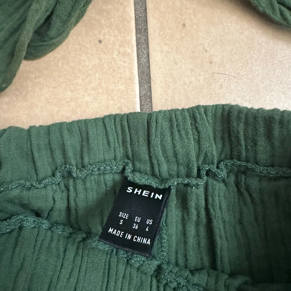 Green set of top and shorts size Small. - Picture 2 of 3